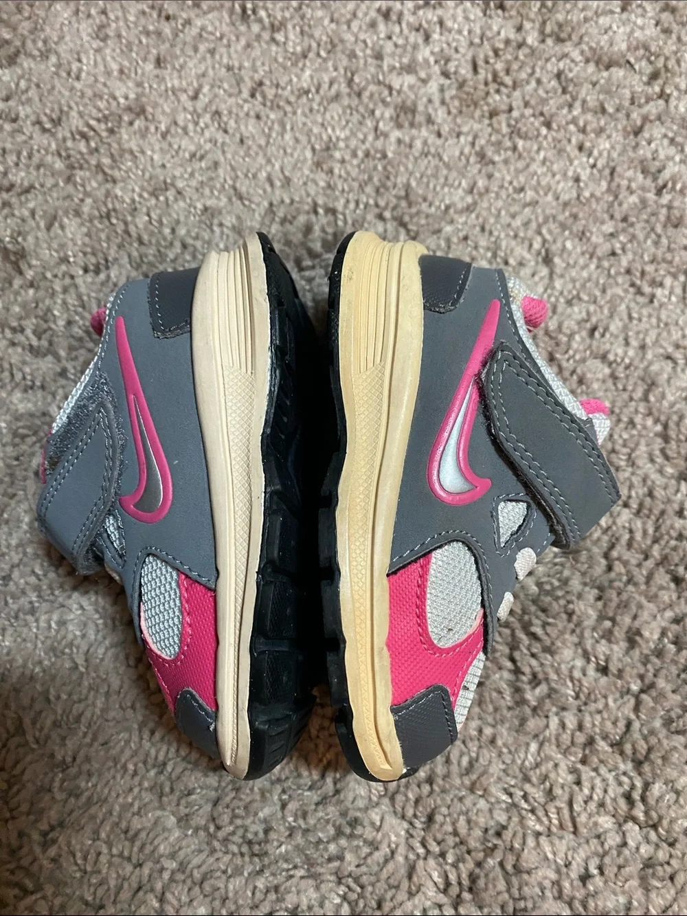 Nike Pillar TECH basketball Toddler Gray and Pink Velcro Sneakers size 4C